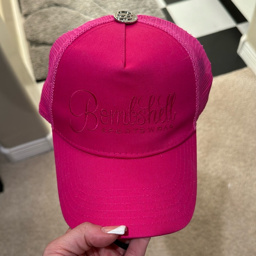 Bombshell sportswear pink snapback hat. One size. Clean no stains. Worn 1x.